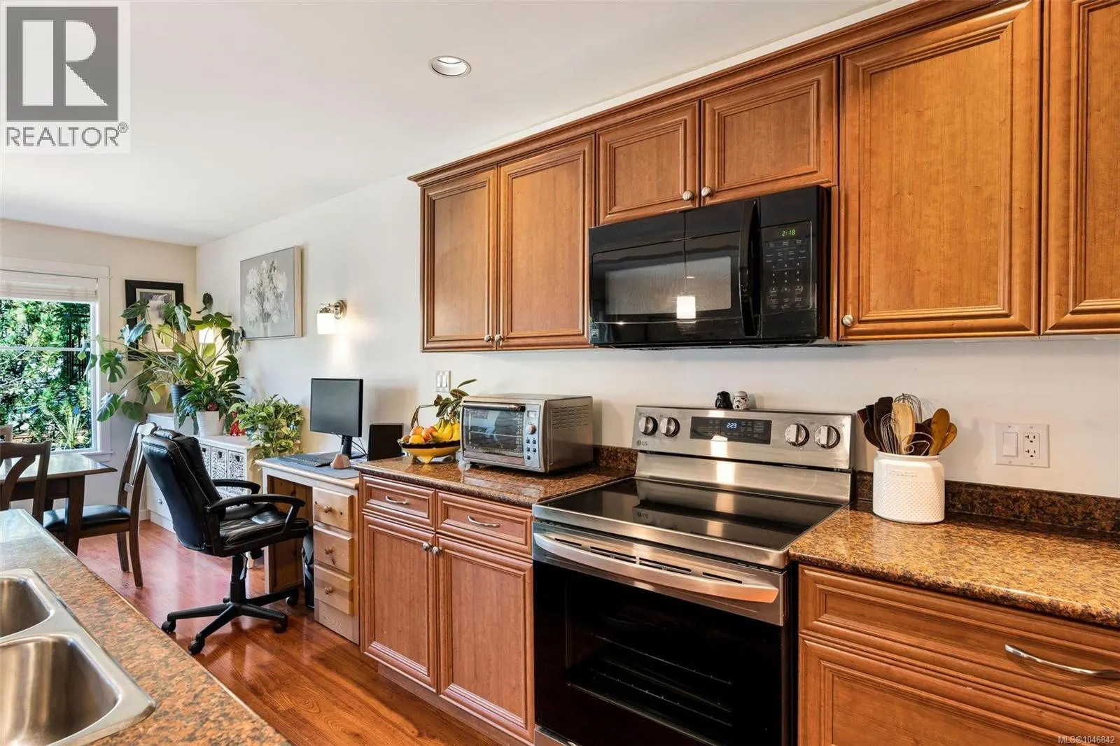 9 6250 Palahi Rd