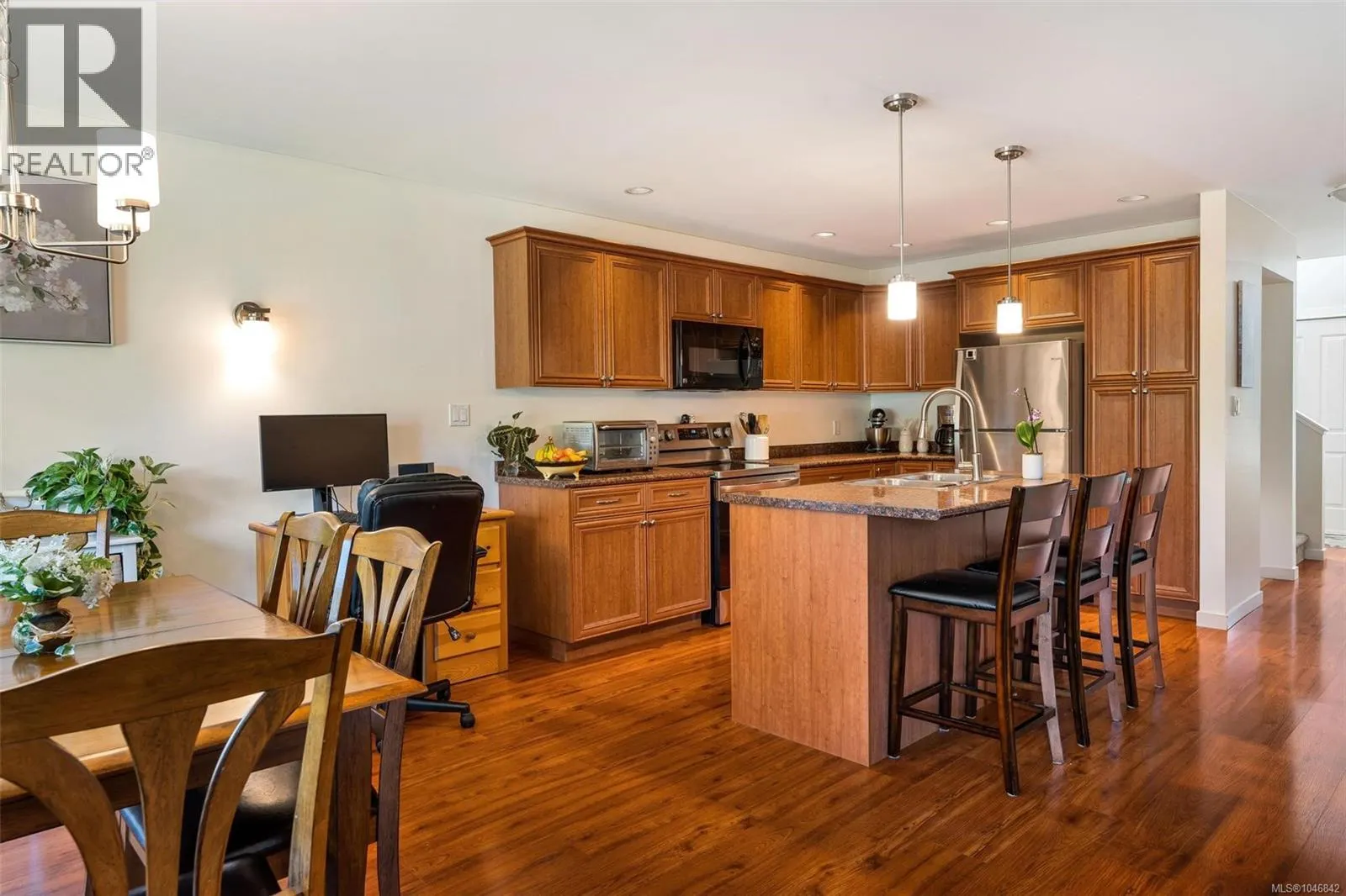 9 6250 Palahi Rd