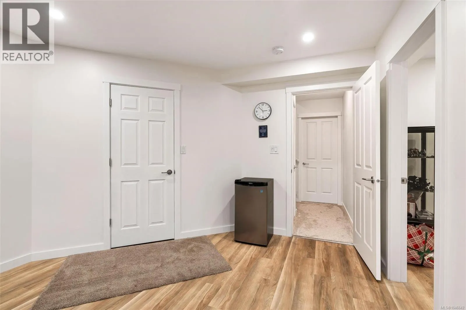 9 6250 Palahi Rd