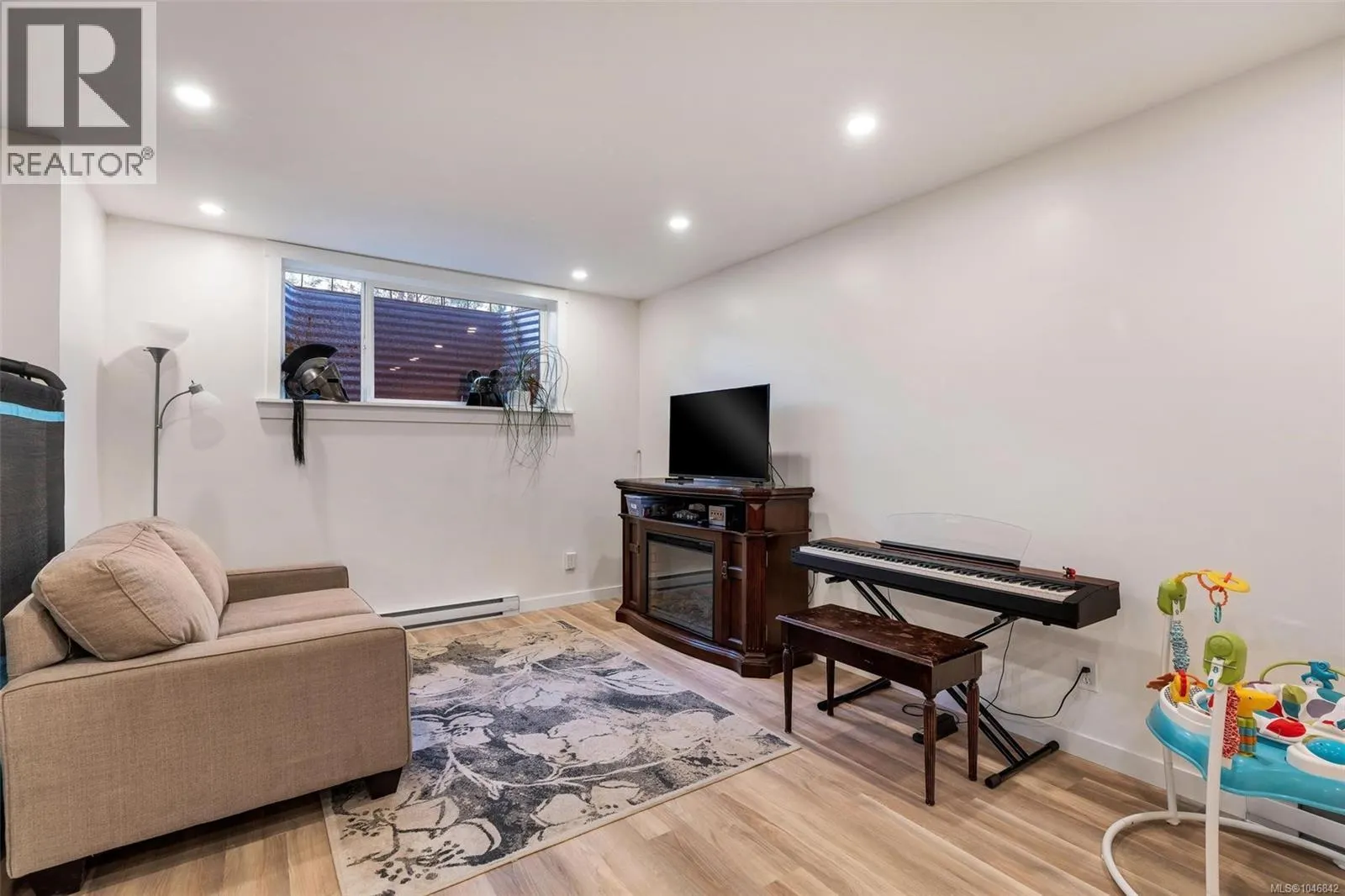 9 6250 Palahi Rd