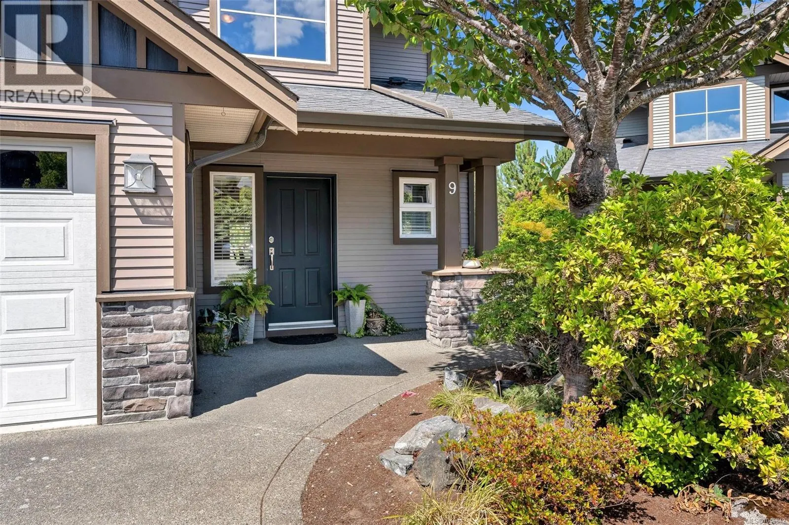 9 6250 Palahi Rd