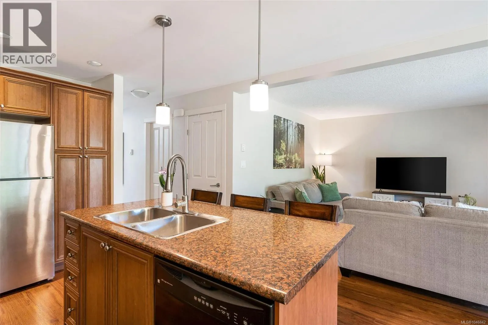 9 6250 Palahi Rd