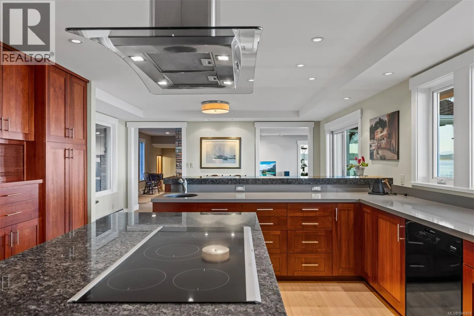 2858 Twin Oaks Dr