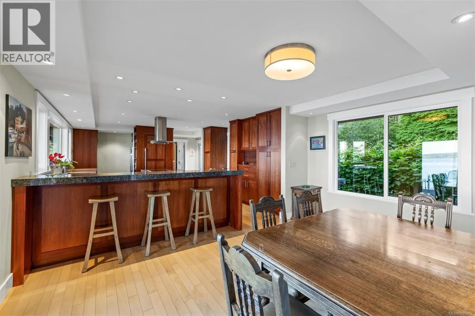 2858 Twin Oaks Dr