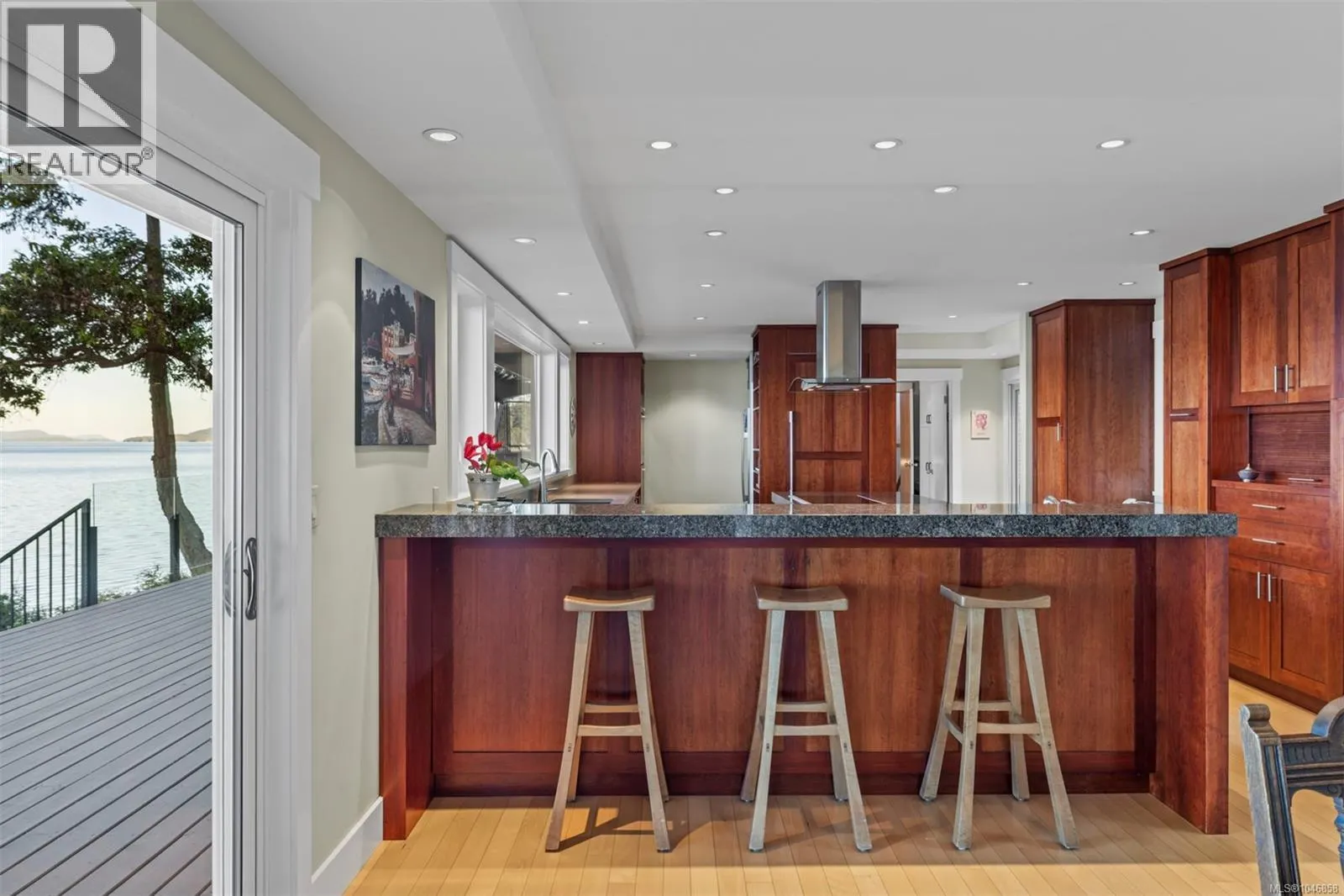 2858 Twin Oaks Dr