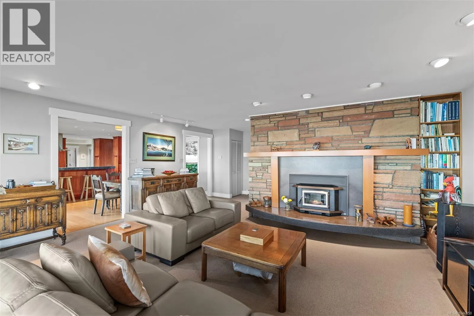 2858 Twin Oaks Dr