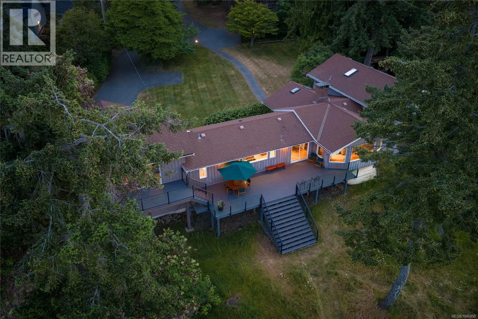2858 Twin Oaks Dr