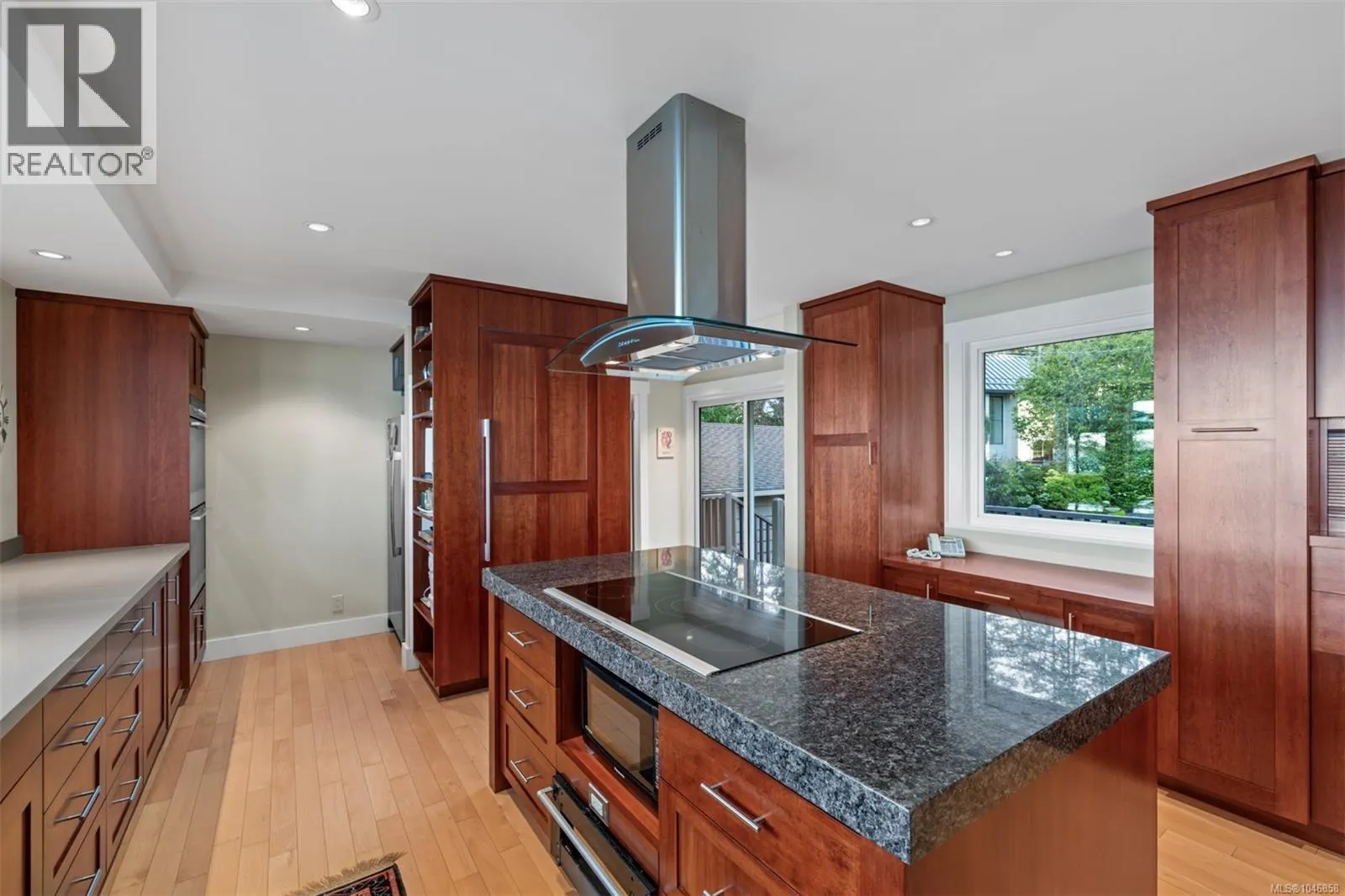 2858 Twin Oaks Dr