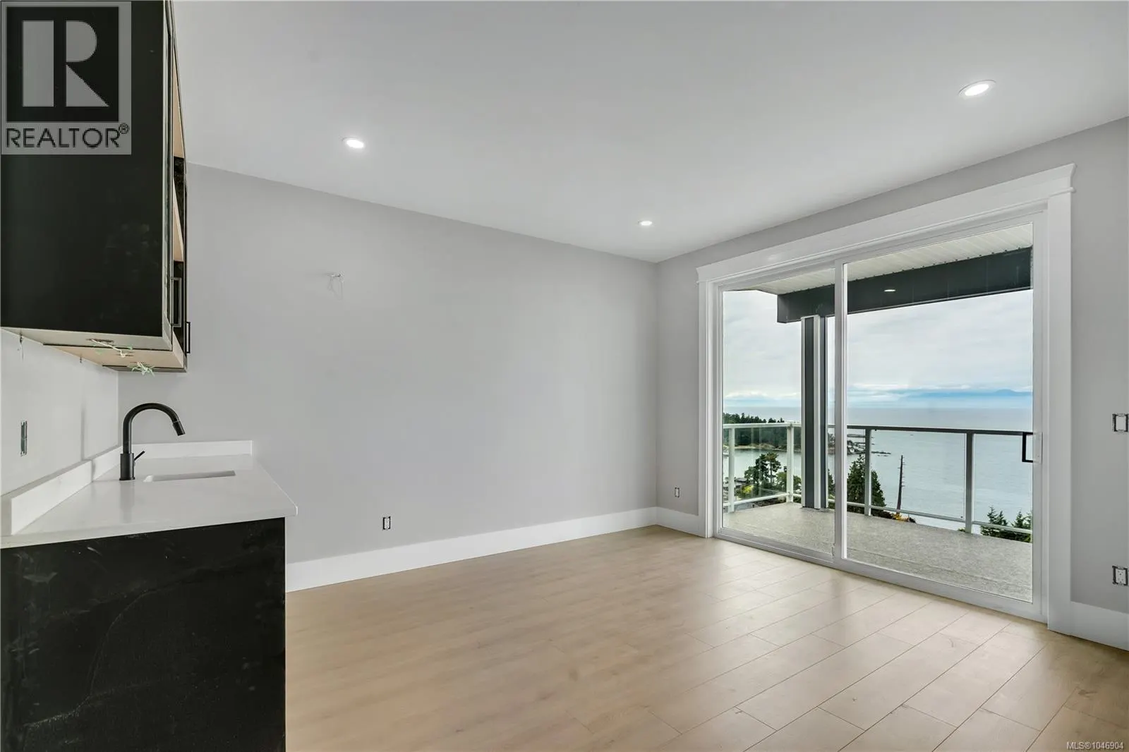3875 Gulfview Dr