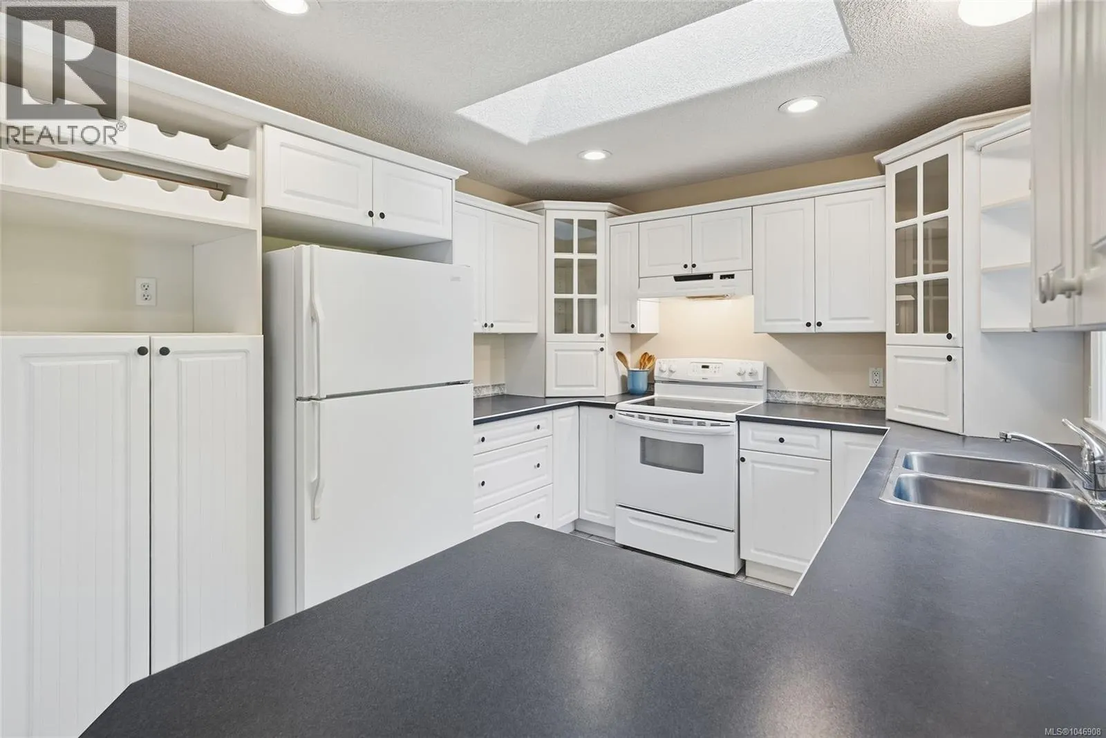 821 Shorewood Dr
