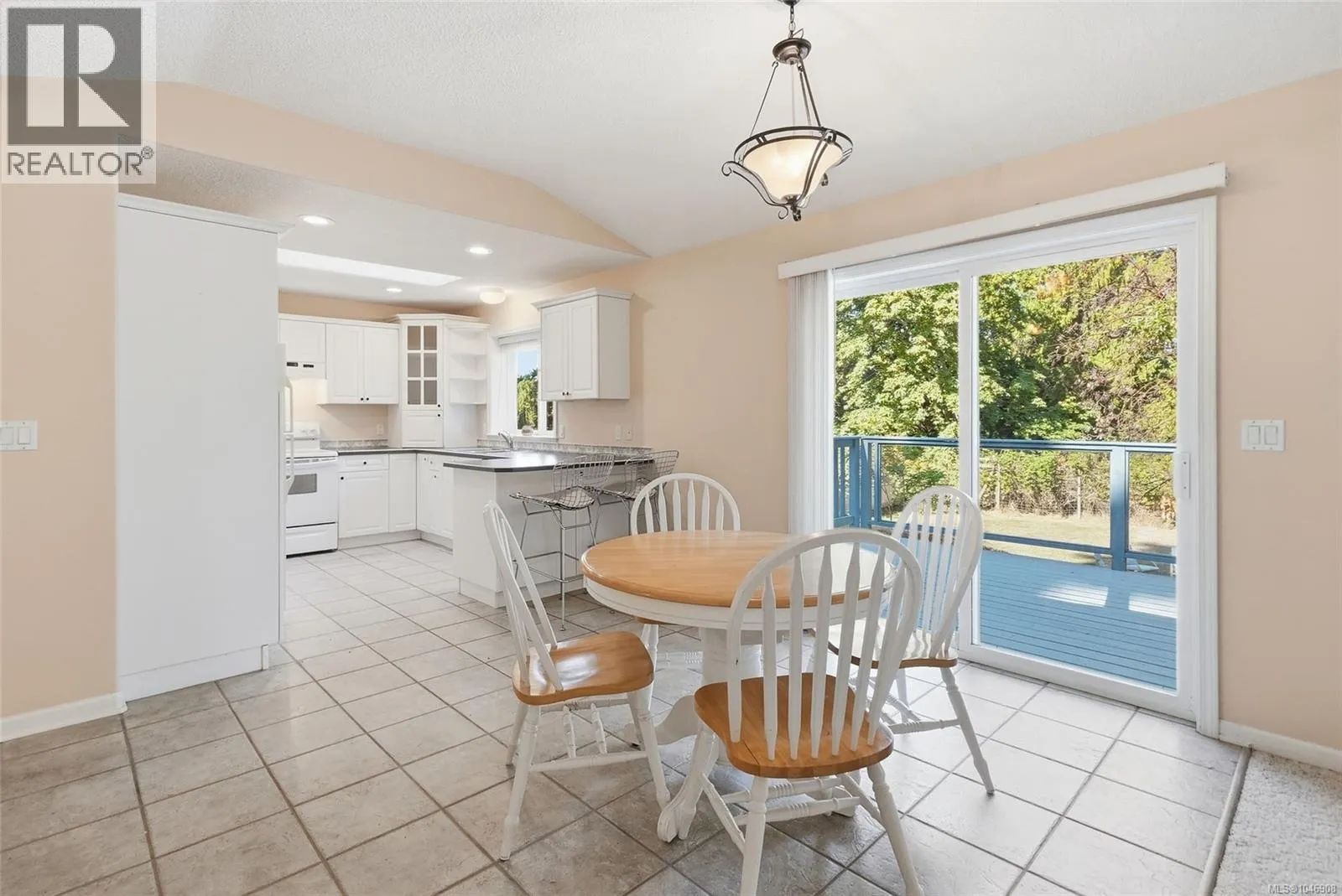 821 Shorewood Dr