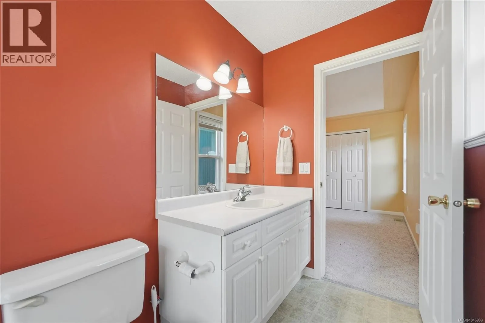 821 Shorewood Dr