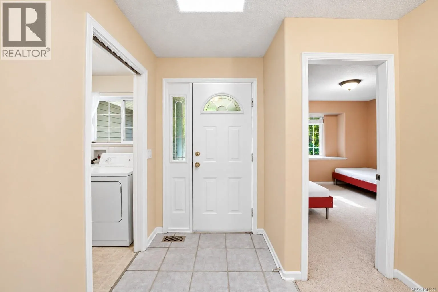 821 Shorewood Dr