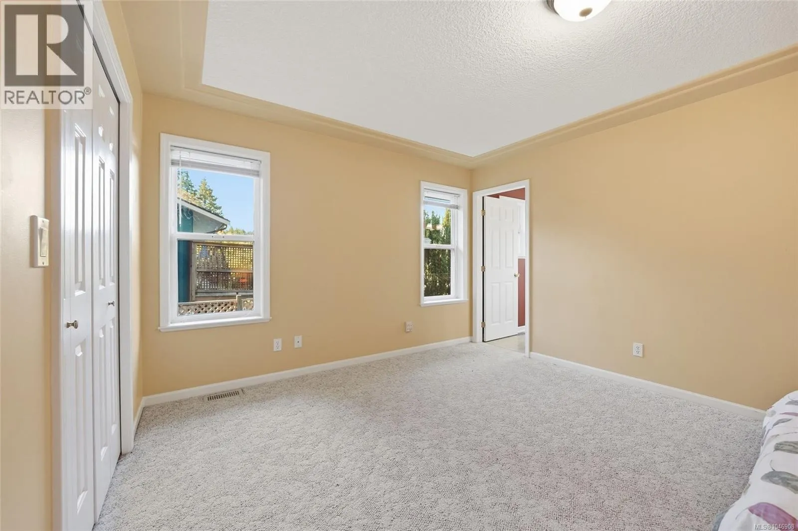 821 Shorewood Dr