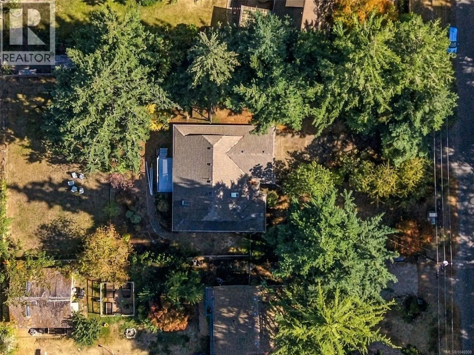 821 Shorewood Dr