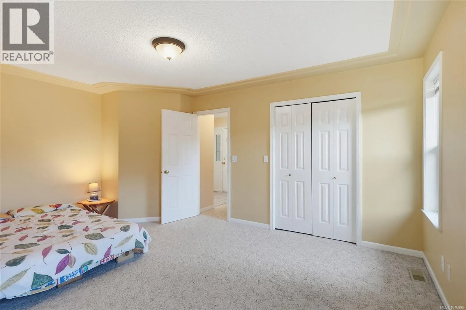 821 Shorewood Dr