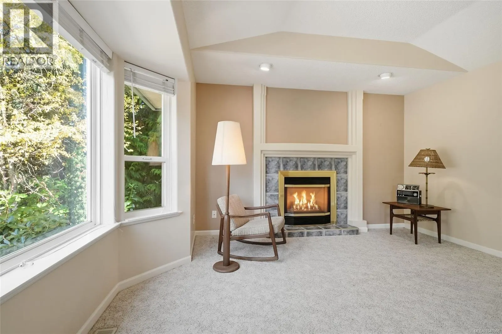 821 Shorewood Dr