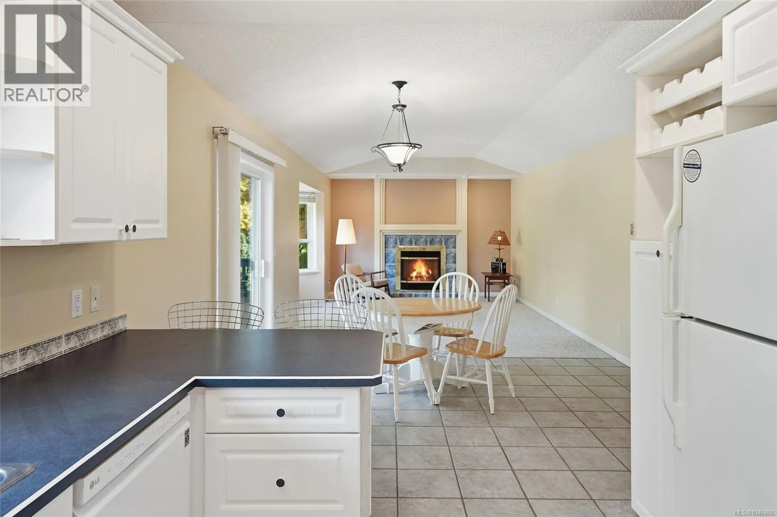 821 Shorewood Dr