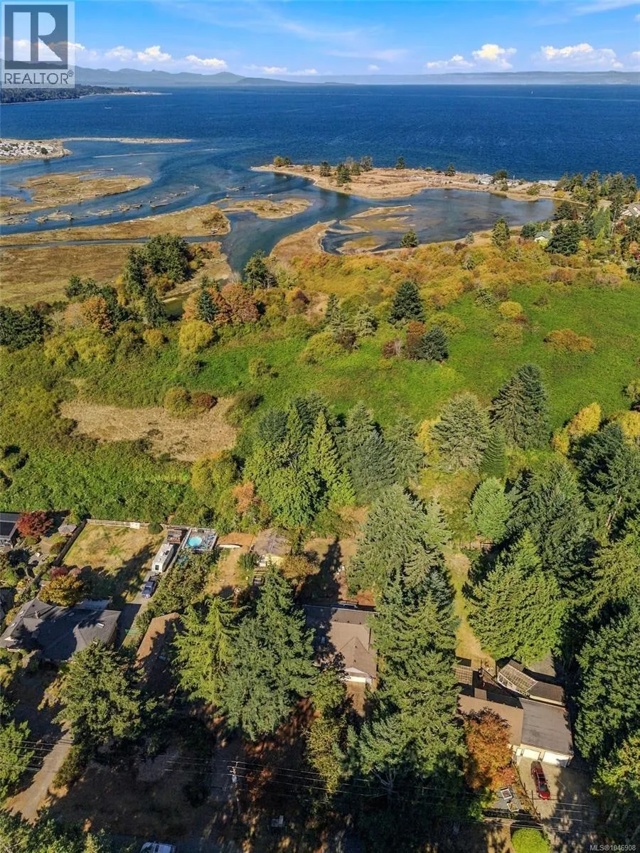 821 Shorewood Dr