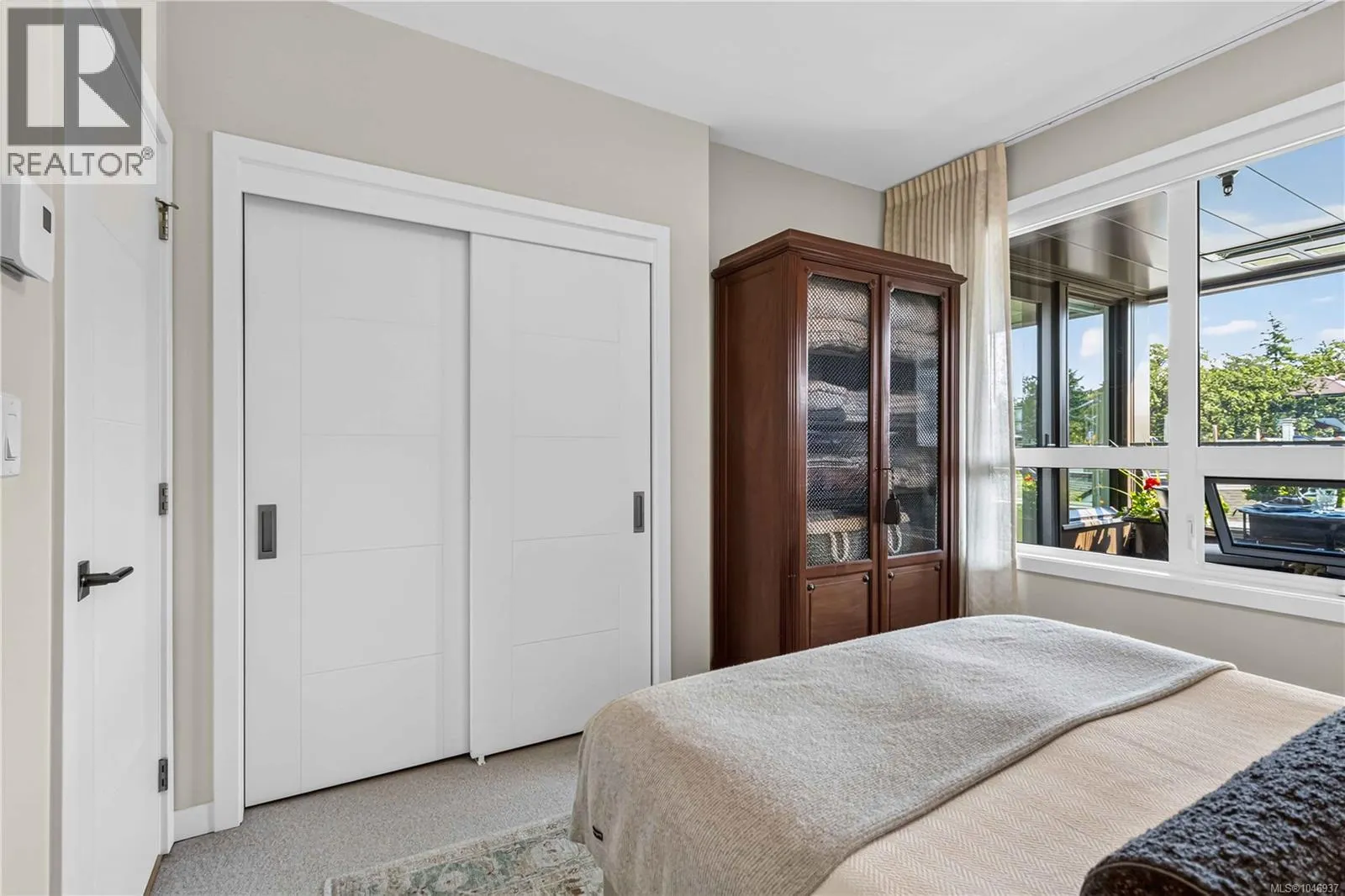 303 1018 Pentrelew Pl