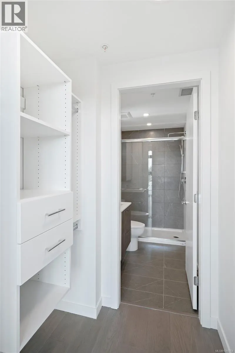 905 899 Esquimalt Rd