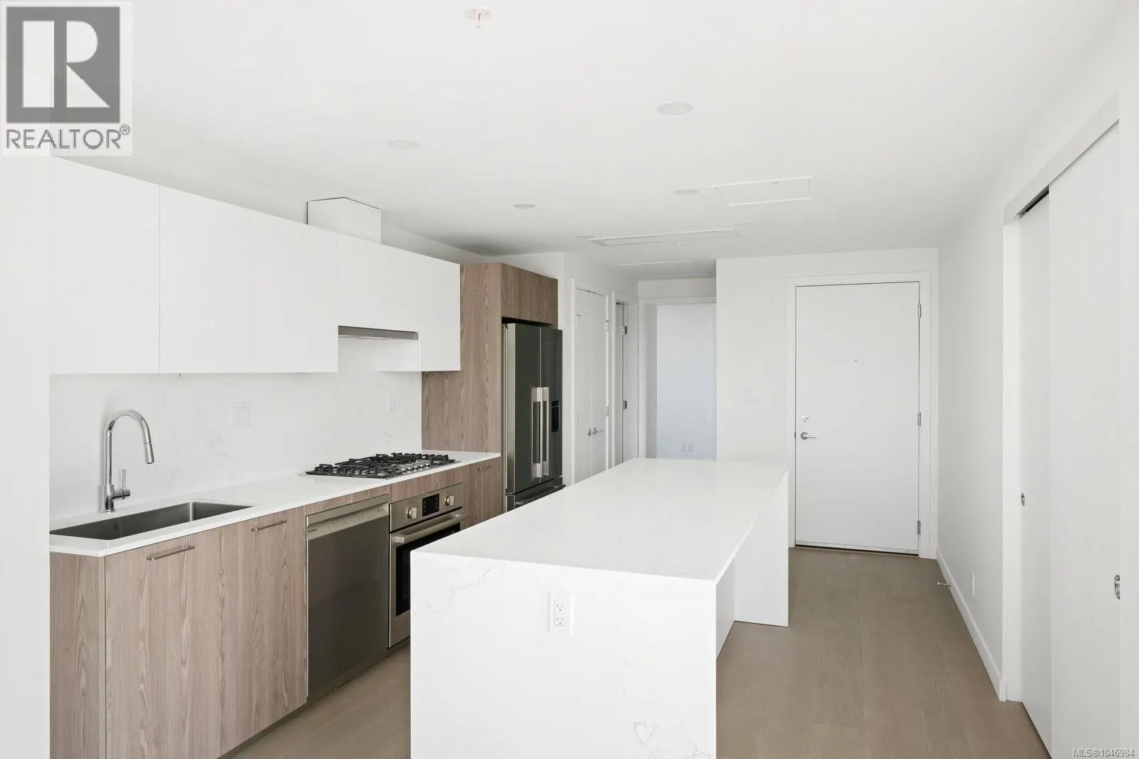 905 899 Esquimalt Rd