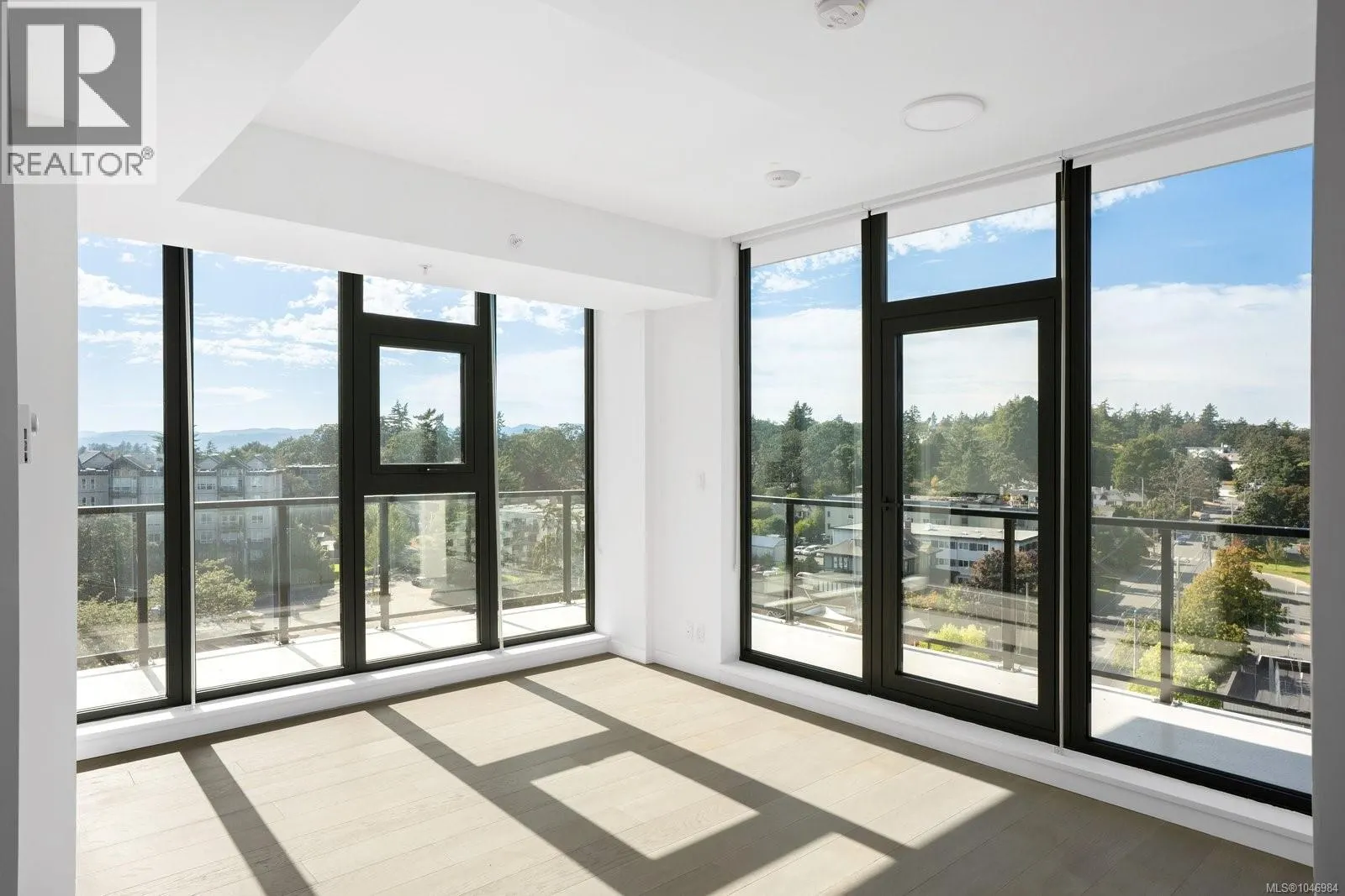 905 899 Esquimalt Rd