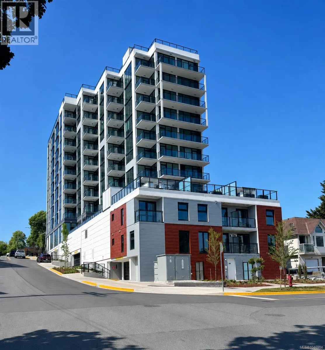 905 899 Esquimalt Rd
