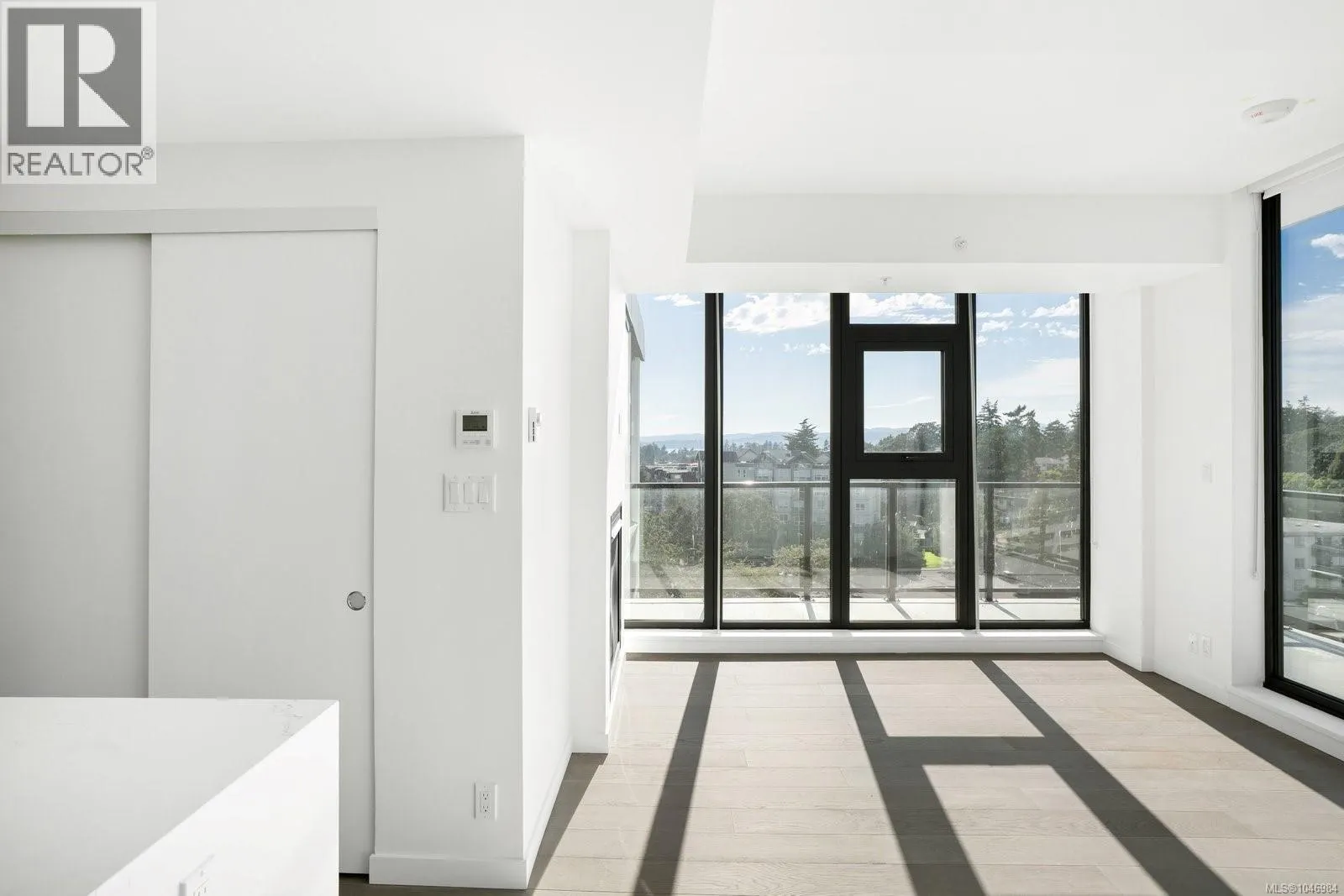 905 899 Esquimalt Rd
