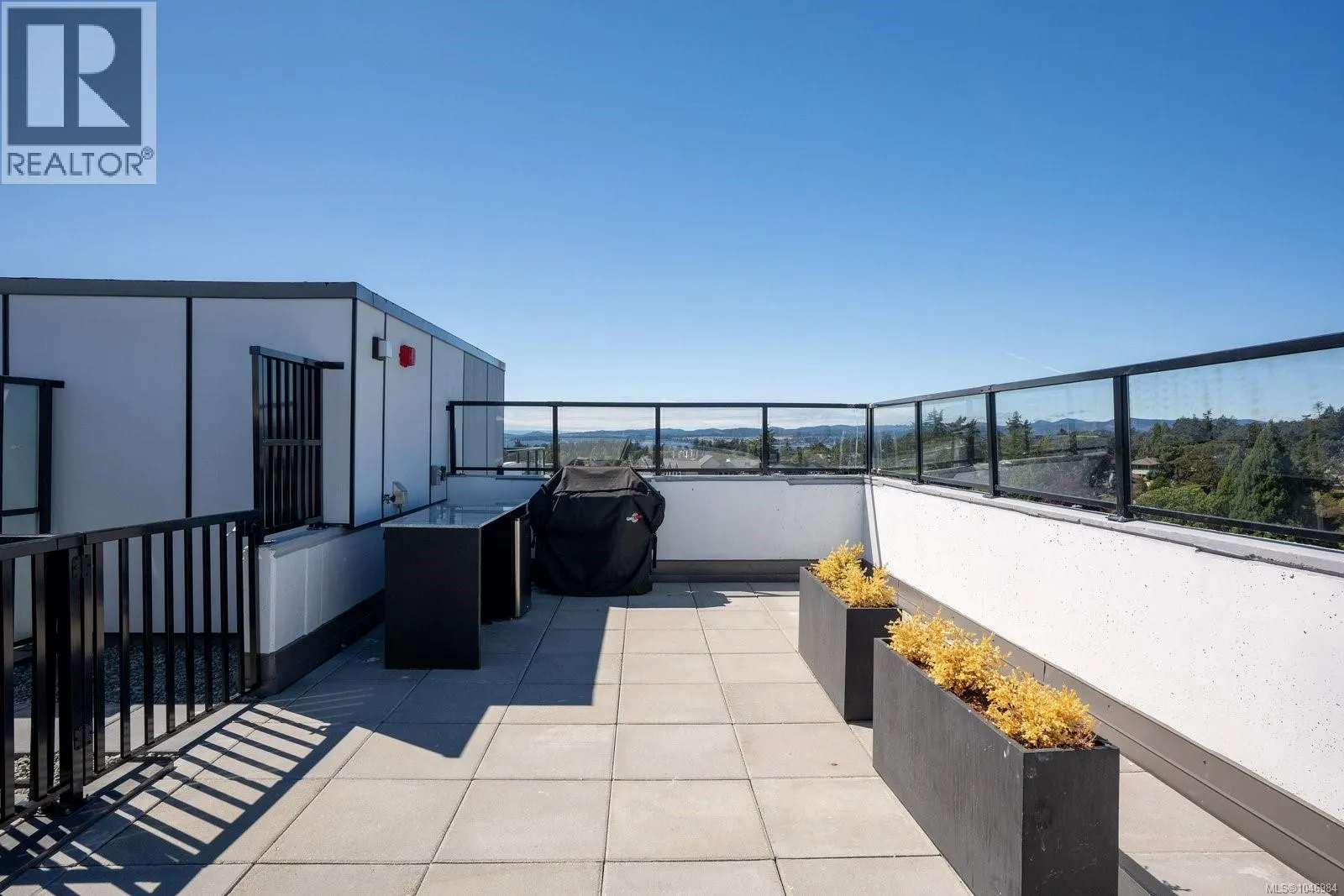905 899 Esquimalt Rd