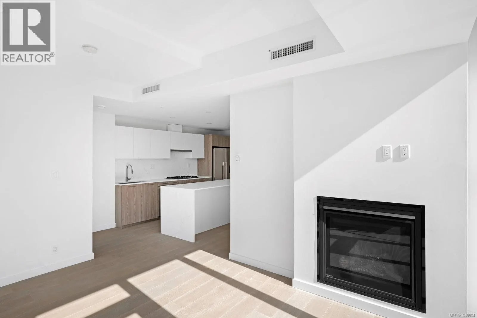 905 899 Esquimalt Rd