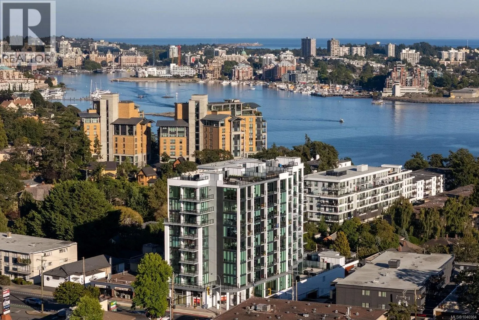 905 899 Esquimalt Rd