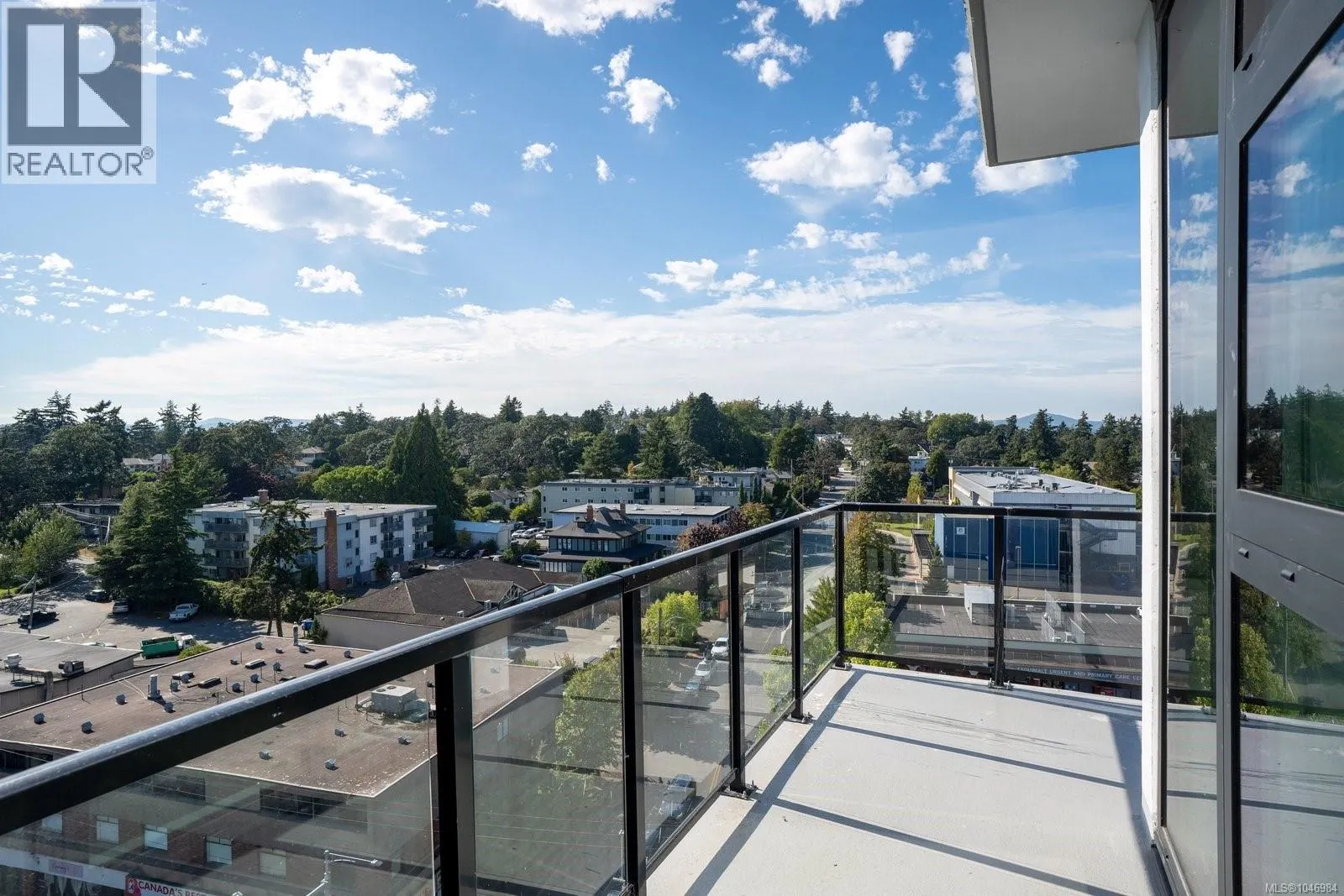 905 899 Esquimalt Rd