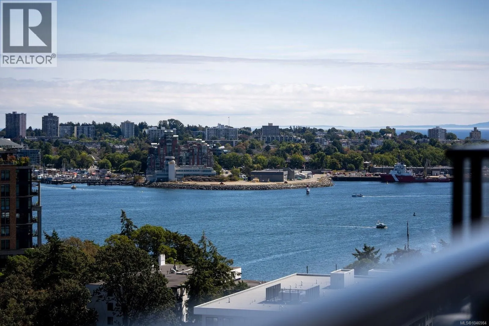 905 899 Esquimalt Rd