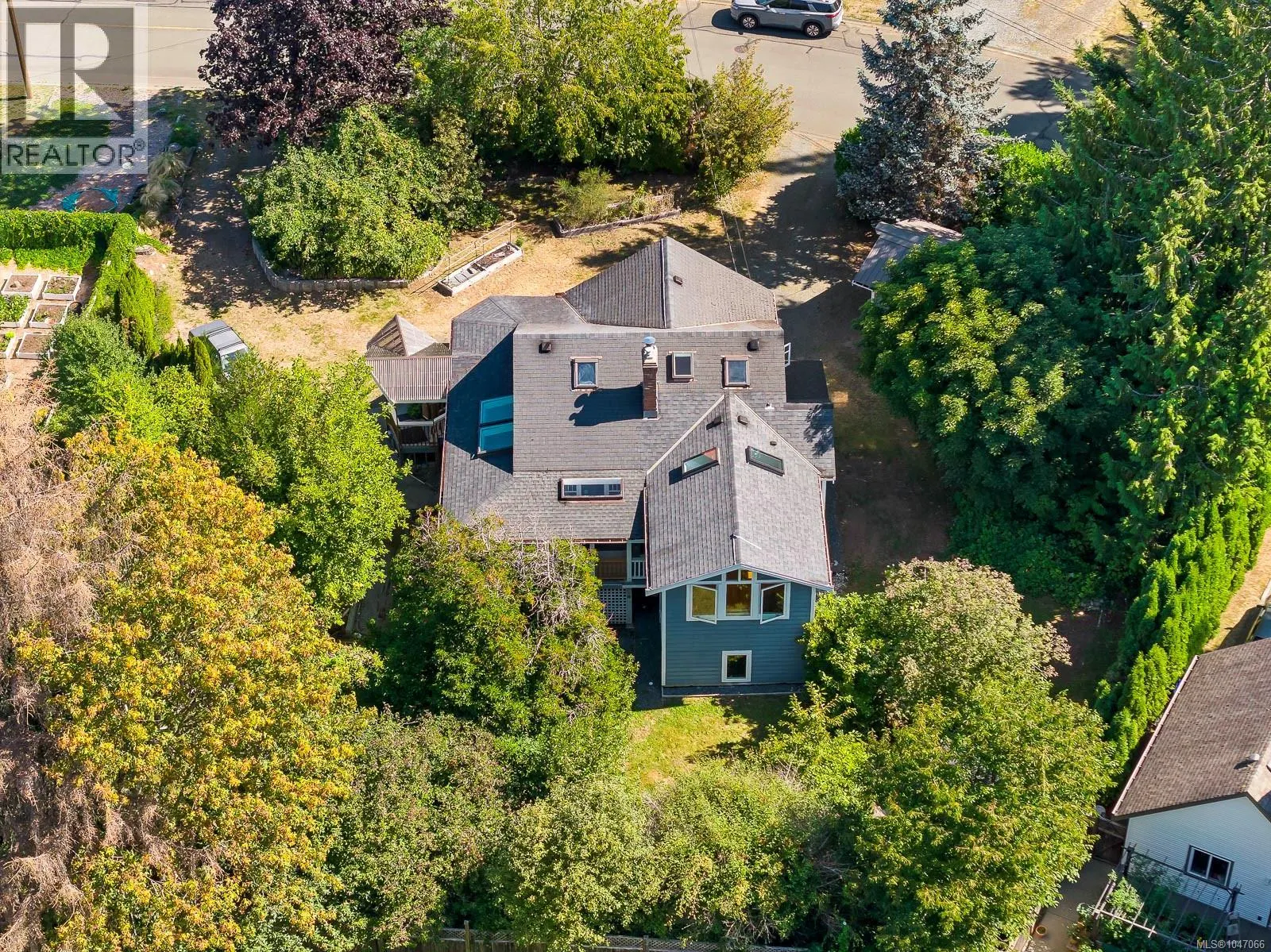 2625 Urquhart Ave