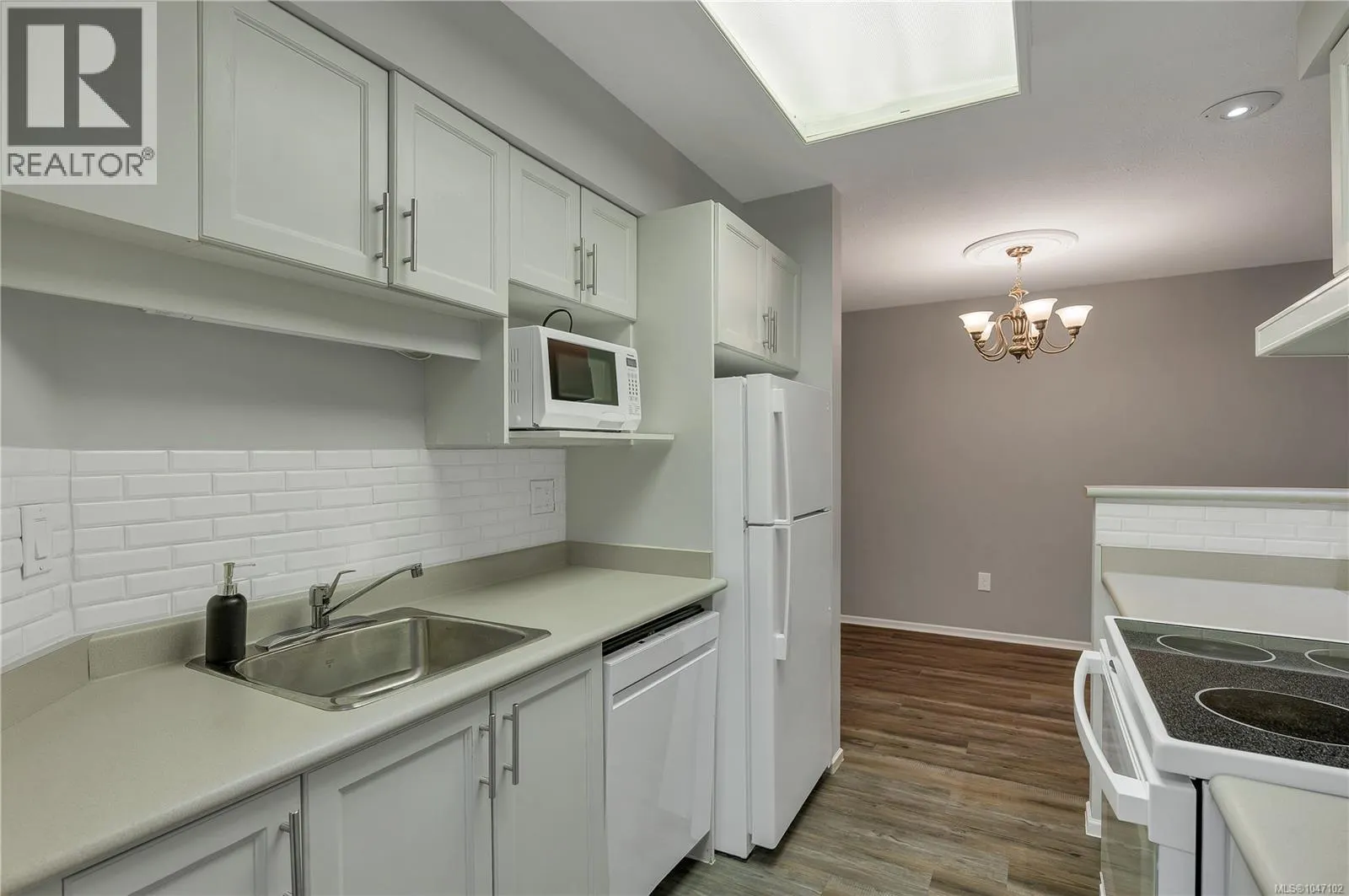 109 155 Erickson Rd
