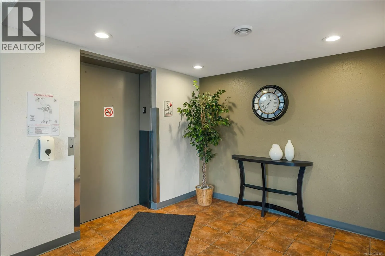 109 155 Erickson Rd