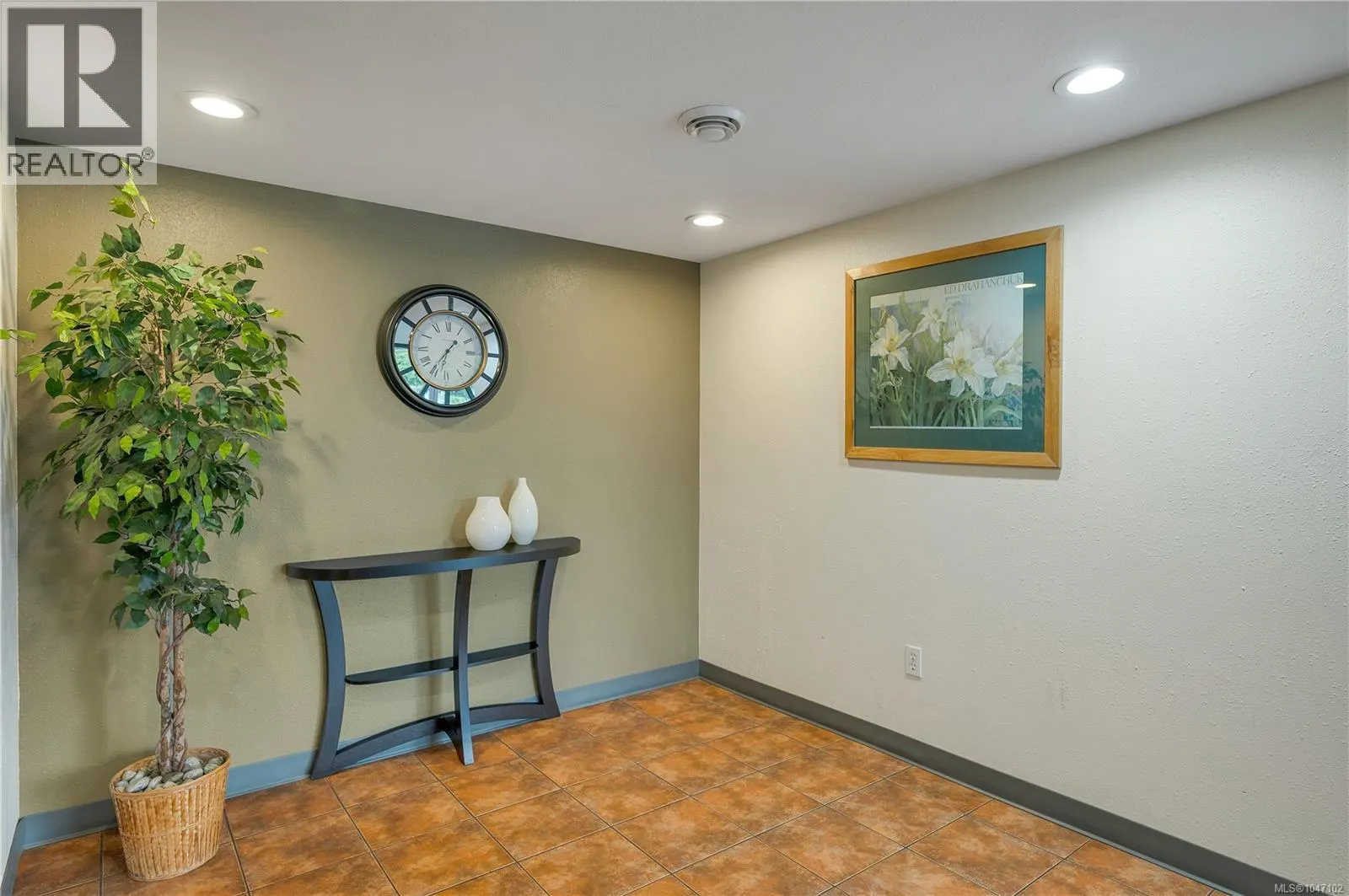 109 155 Erickson Rd