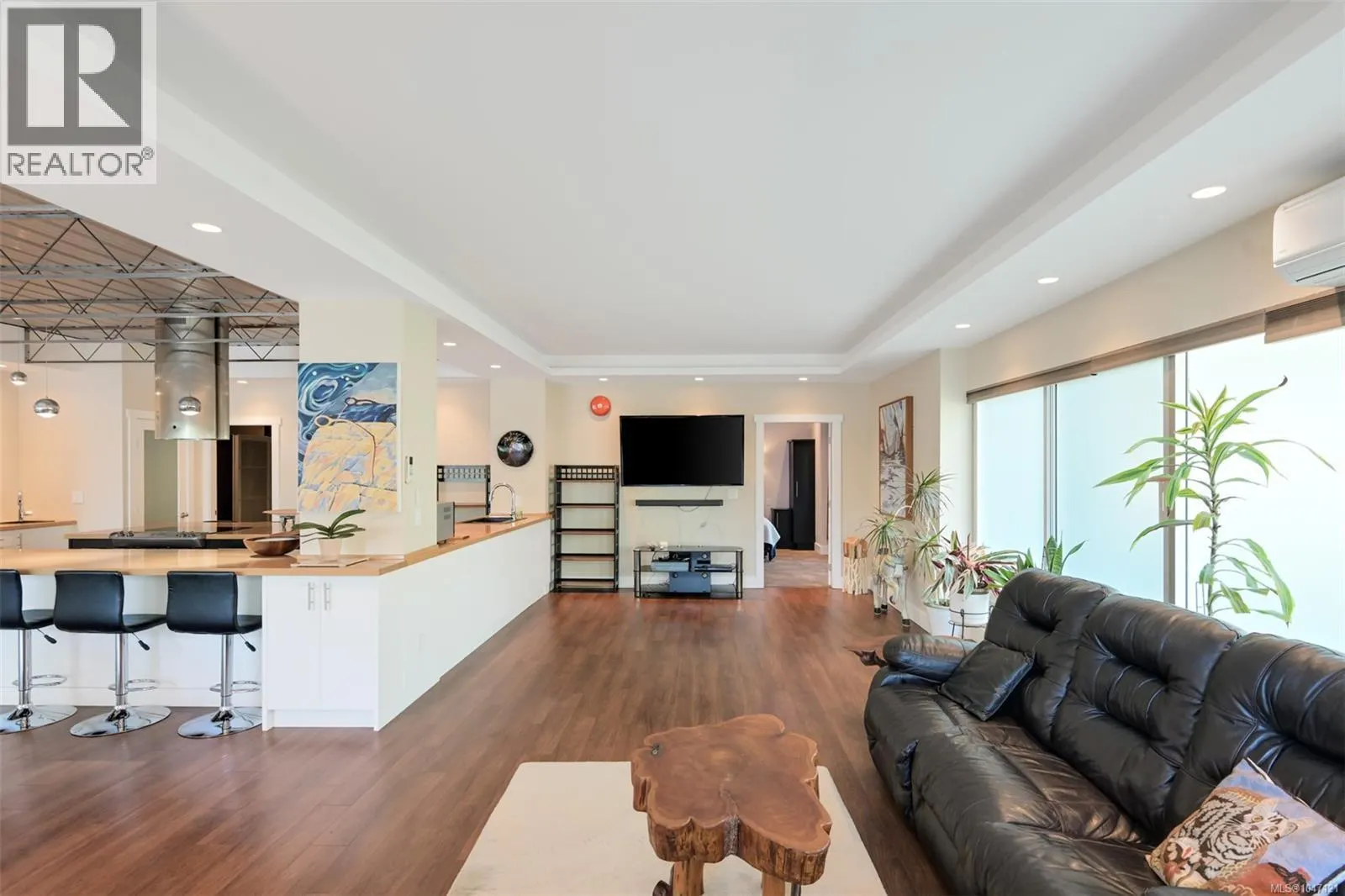 105 2245 James White Blvd
