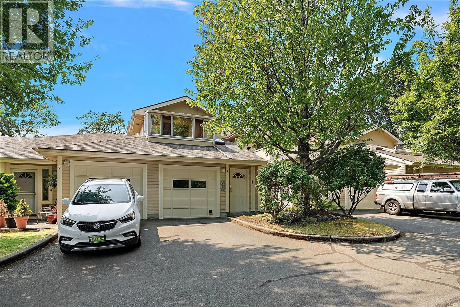 5 909 Admirals Rd
