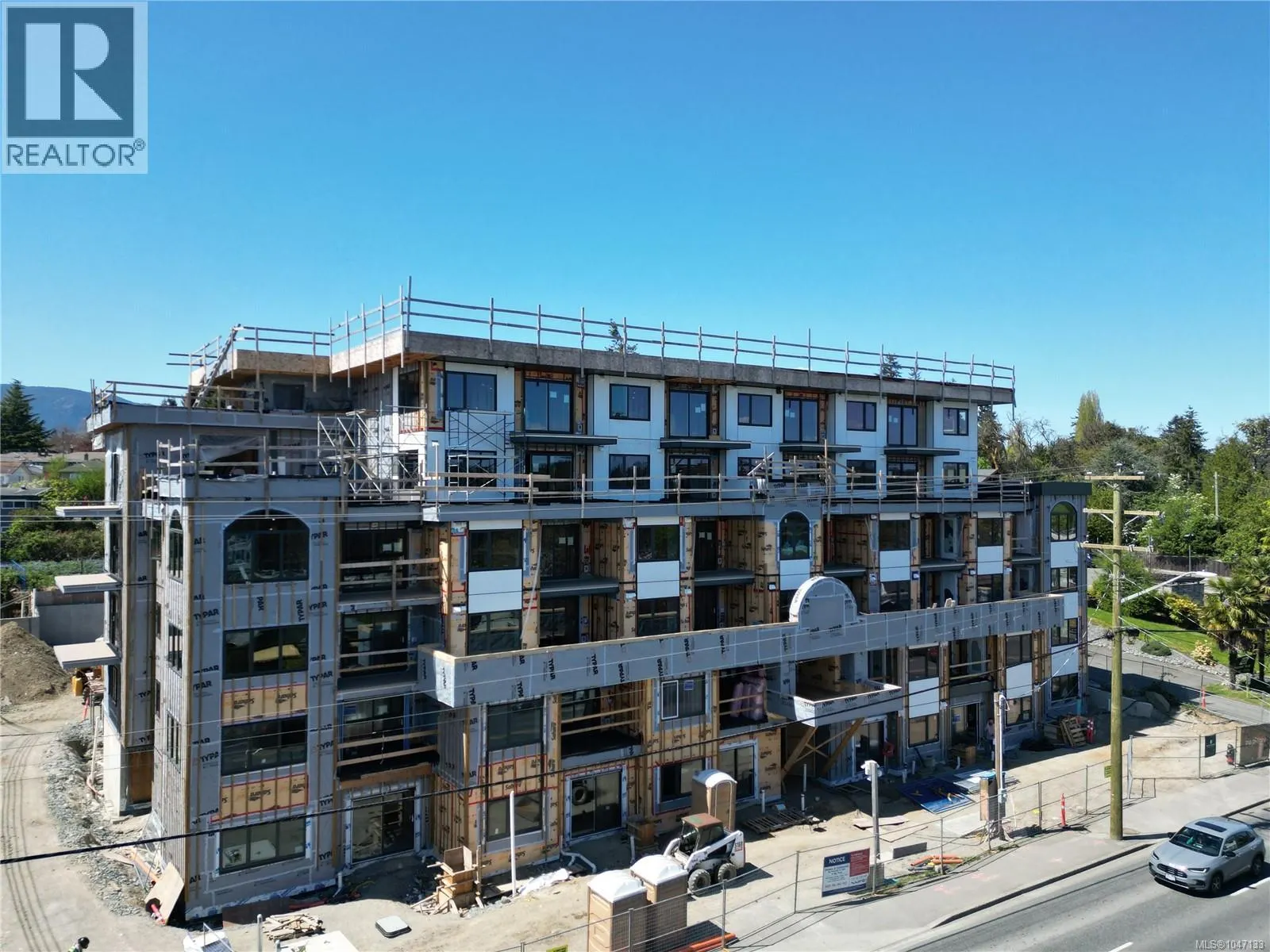 205 529 Terminal Ave