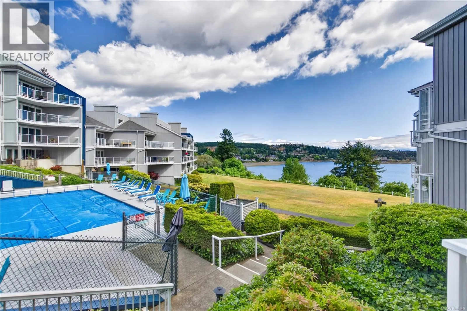 310 2560 Departure Bay Rd
