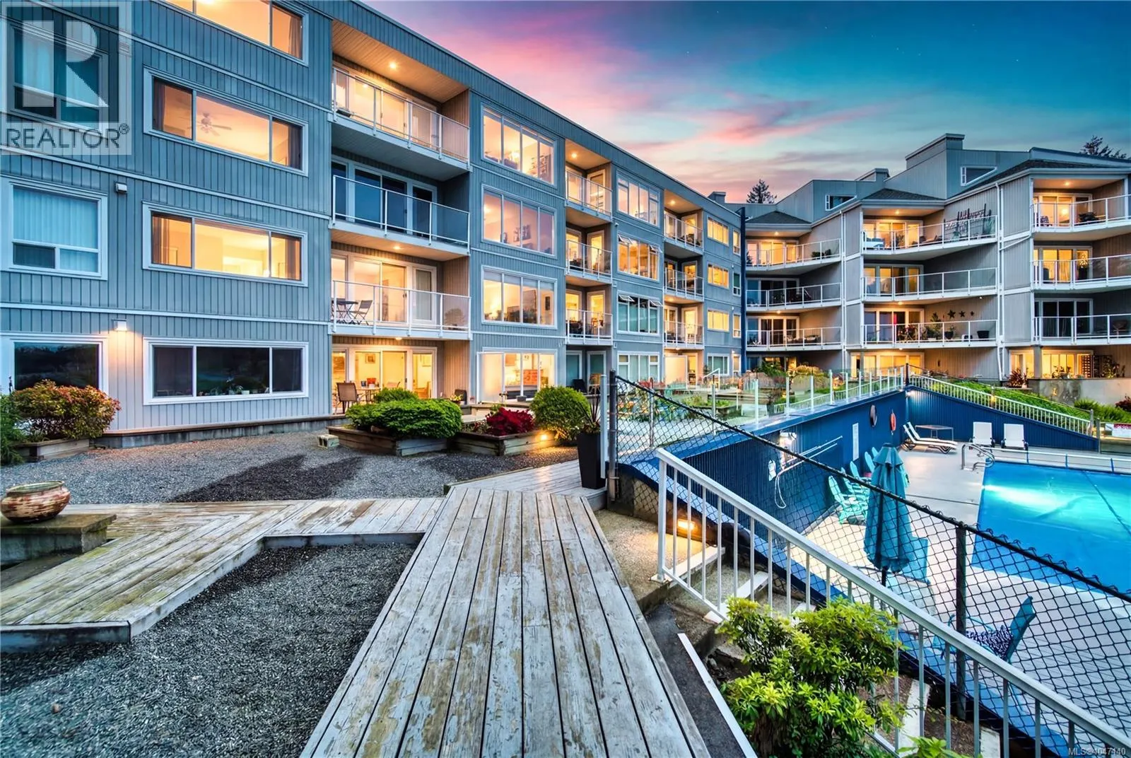 310 2560 Departure Bay Rd