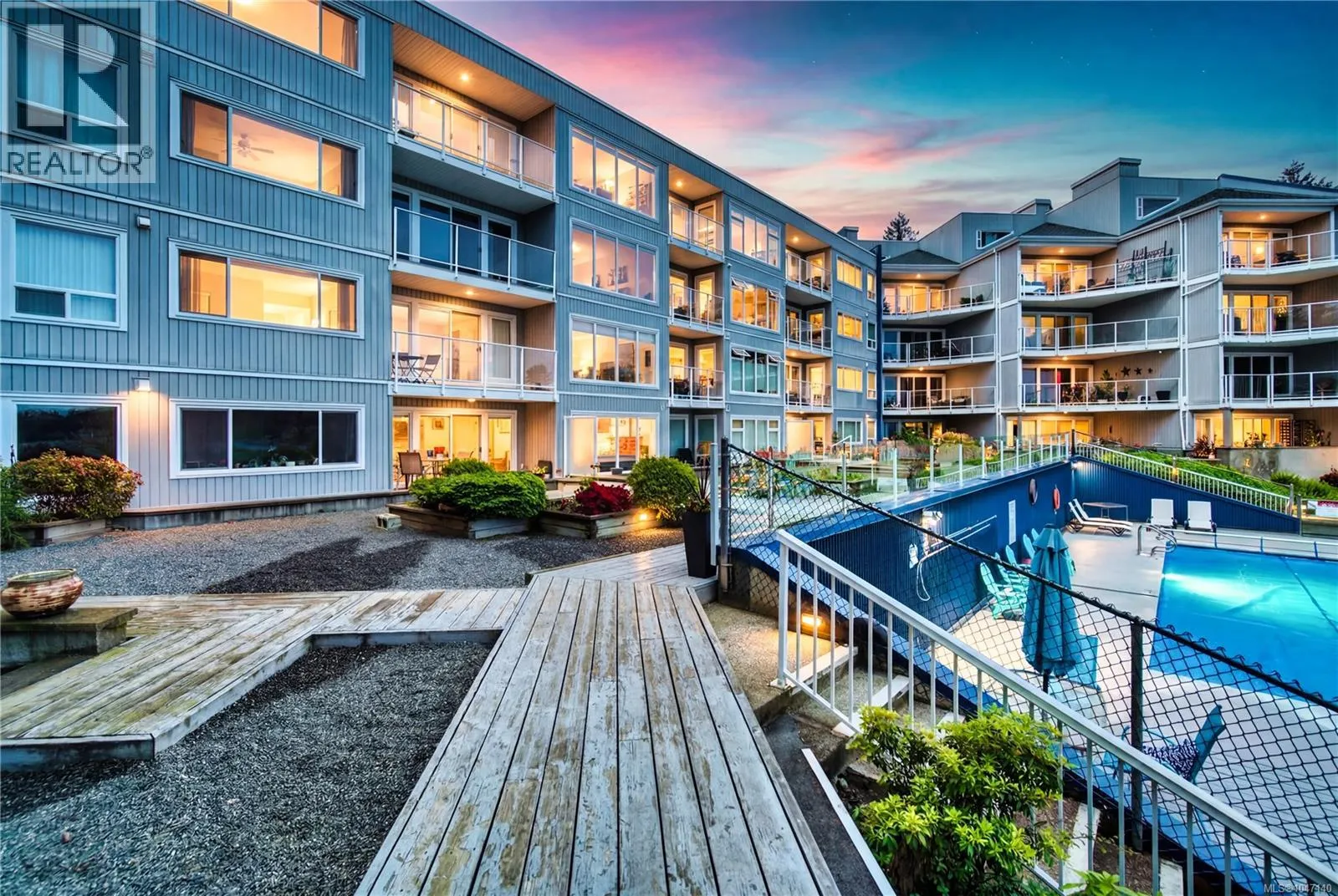 310 2560 Departure Bay Rd