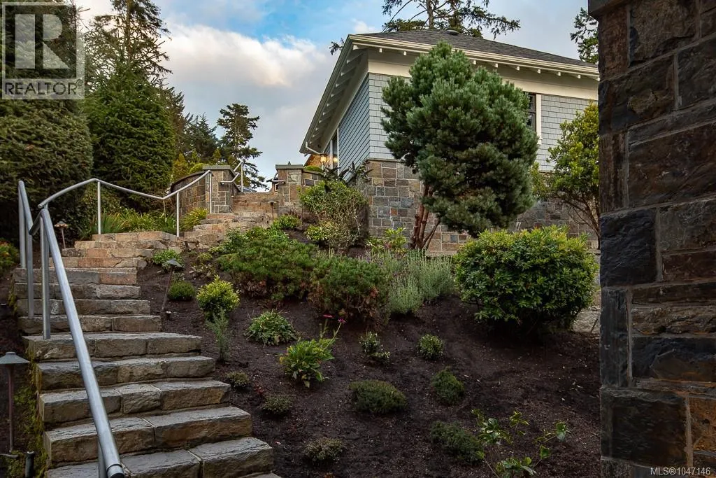 1050 Roxview Crt