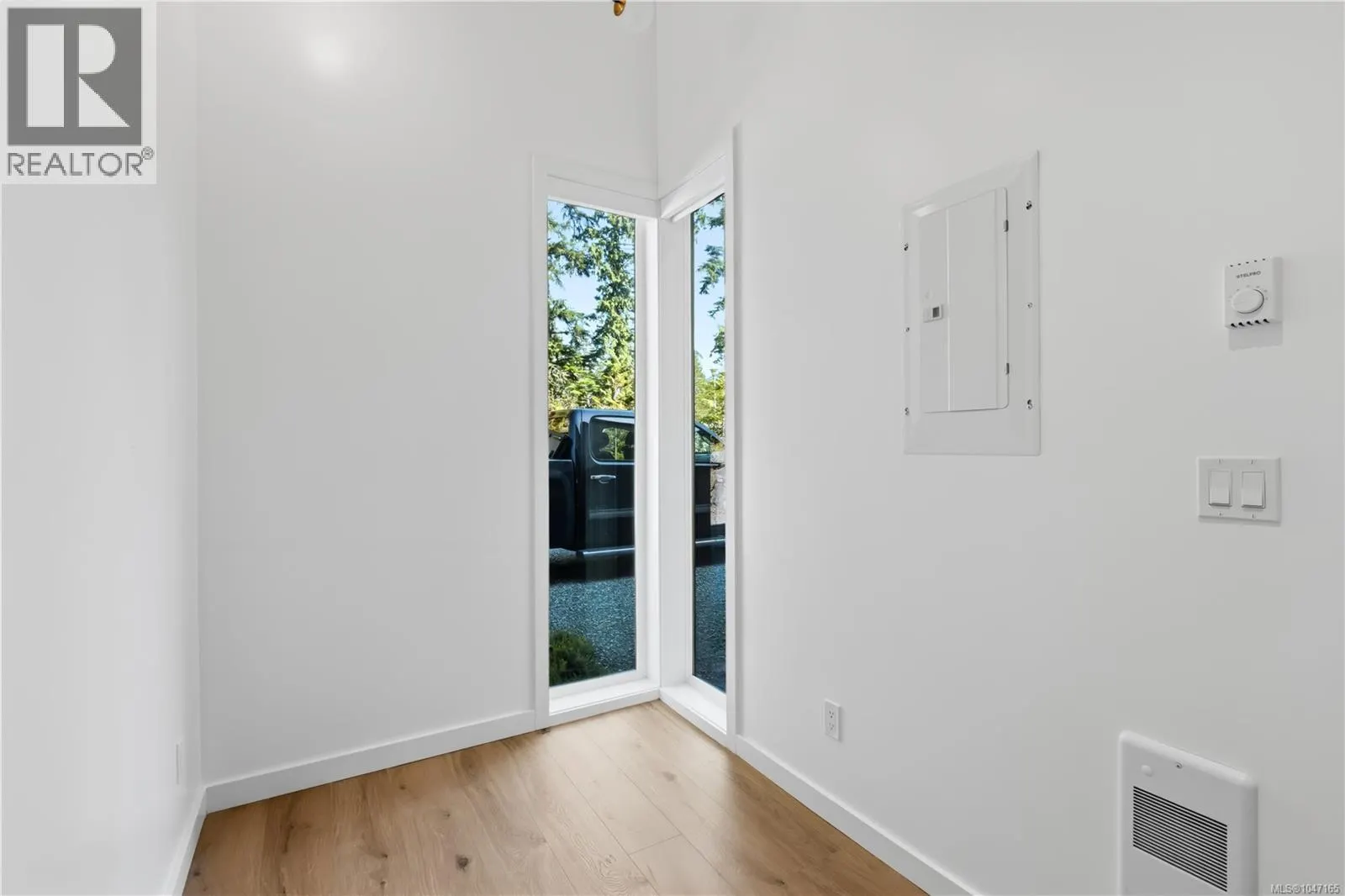 6 590 Marine Dr