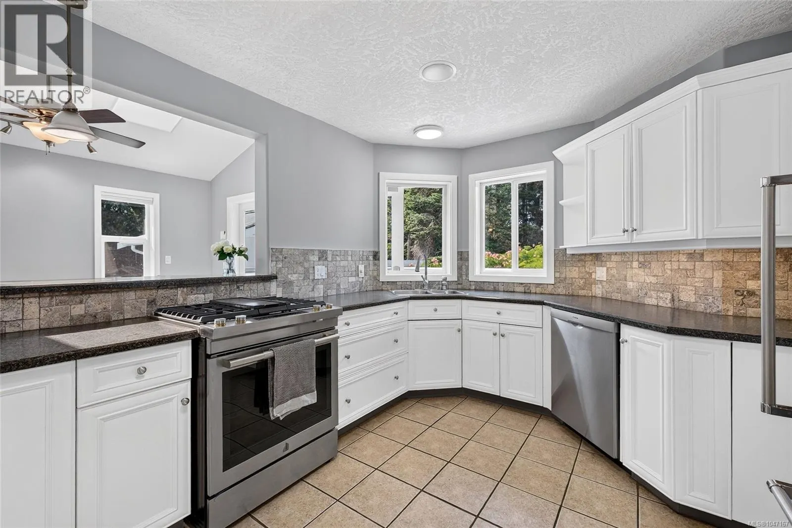 16 Edwards Estates Rd