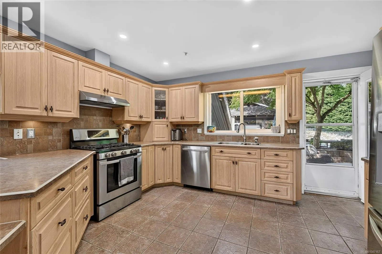 16 Edwards Estates Rd