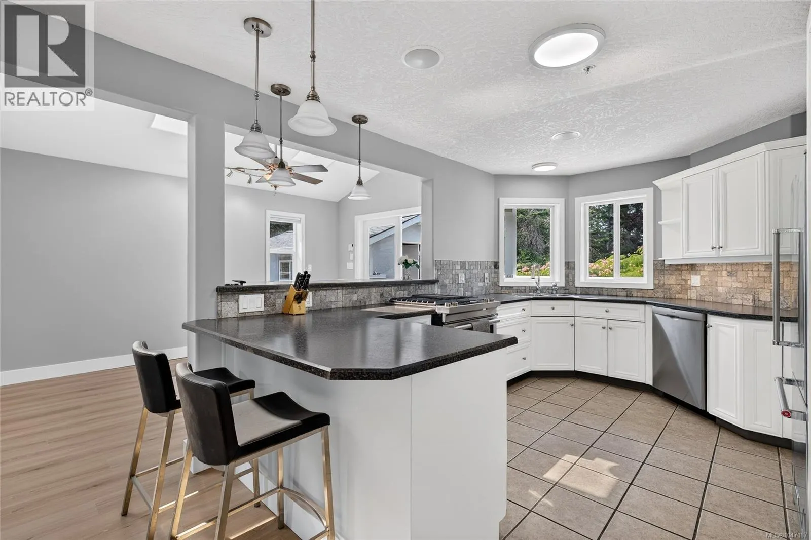 16 Edwards Estates Rd