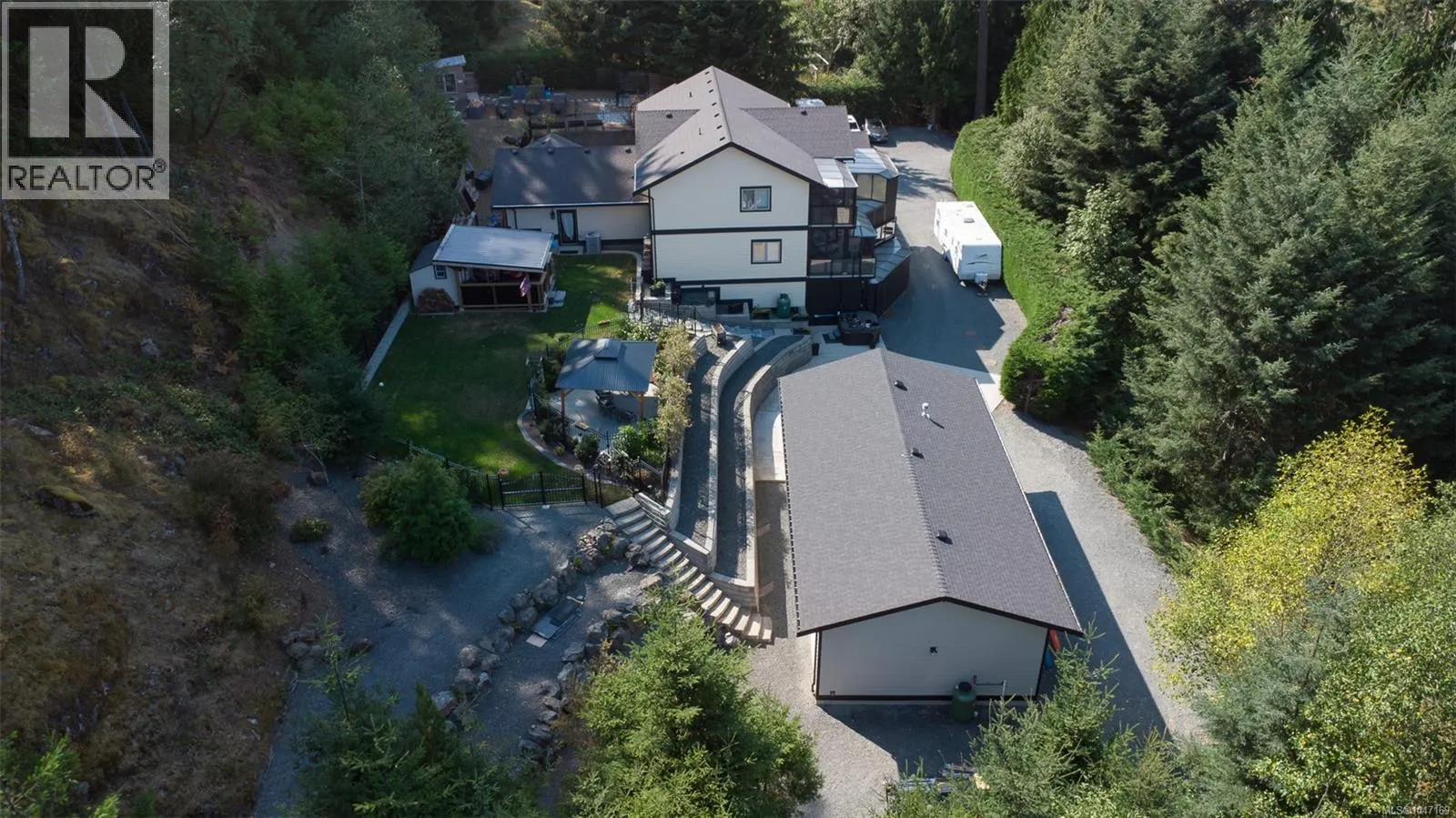 3029 Meadow Dr